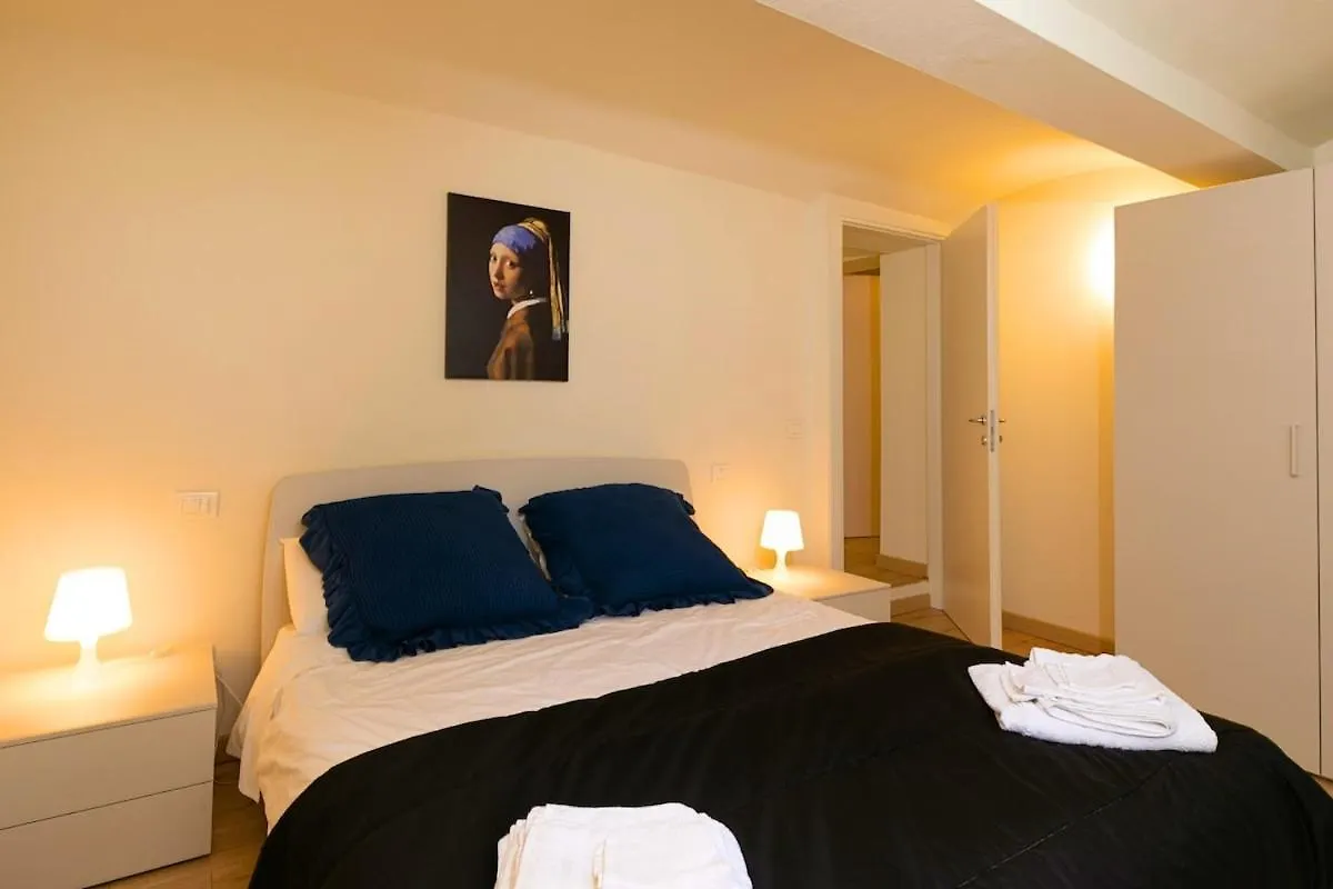 Centro Storico - 2 Camere - 1 Bagno - Free Wi-Fi Modena 0*,  Italia