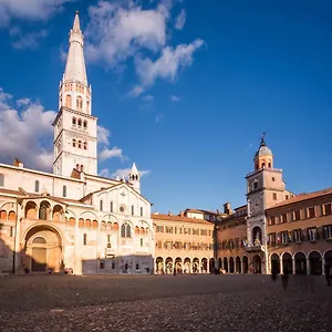 Moderna - Relax E Stile A Due Passi Dal Duomo Modène